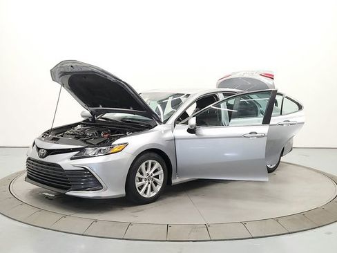Used 2023 Toyota Camry LE w/ Convenience Package image 11