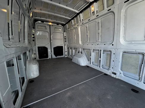 Used 2022 Mercedes-Benz Sprinter 2500 image 21