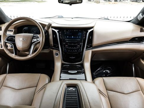 Used 2019 Cadillac Escalade Platinum AWD/4WD image 11