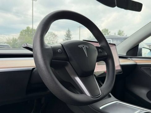 Used 2023 Tesla Model Y Long Range AWD/4WD image 34