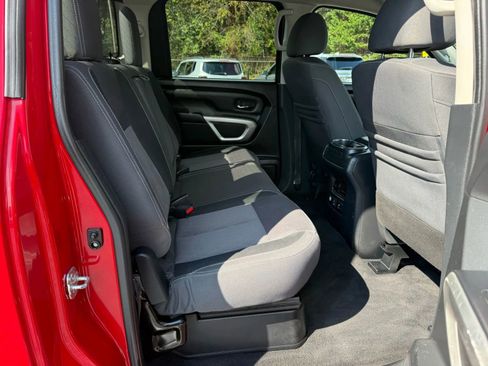 Used 2021 Nissan Titan SV w/ SV Convenience Package image 18