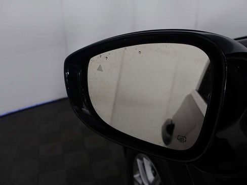 Used 2025 Chrysler Pacifica Select image 30