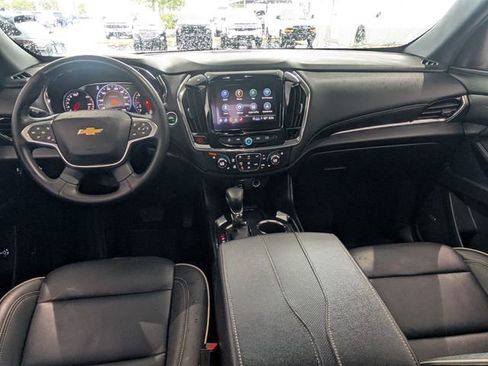 Used 2023 Chevrolet Traverse Premier FWD image 14