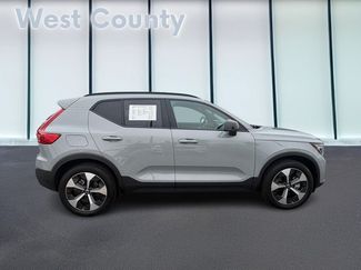 Certified 2025 Volvo XC40 B5 Plus AWD/4WD video 2