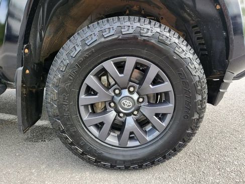 Used 2022 Toyota Tacoma SR5 w/ SR5 Appearance Package (SM) RWD image 21