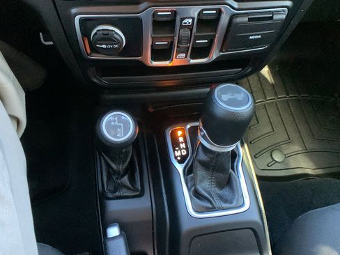 Used 2022 Jeep Wrangler Unlimited Sport AWD/4WD image 19