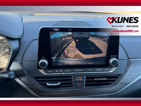 Used 2025 Nissan Altima 2.5 SV FWD image 21