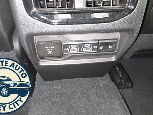 Used 2022 Jeep Grand Cherokee Limited 4xe image 28