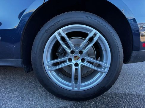 Used 2022 Porsche Macan Sport Edition w/ Premium Package Plus image 11