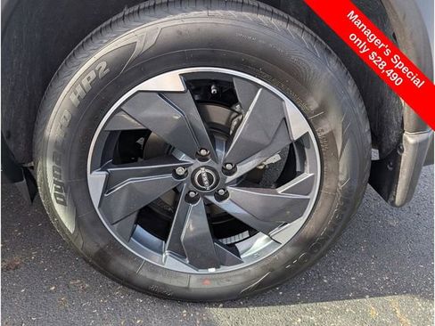 Certified 2025 Nissan Rogue SV image 28