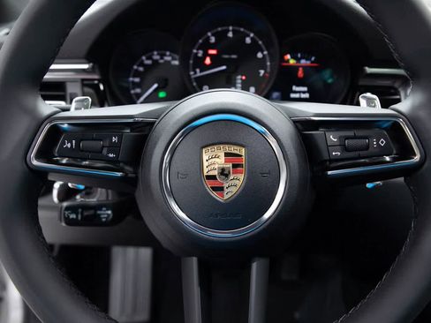 Certified 2025 Porsche Macan image 14