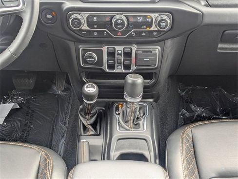 Certified 2023 Jeep Gladiator Overland image 19