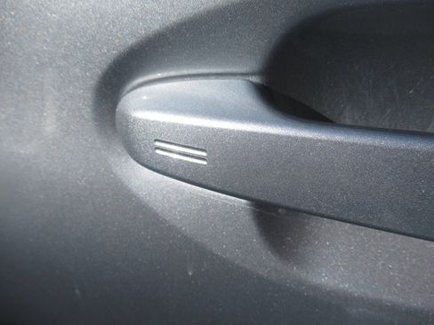 Used 2019 Subaru Ascent Premium image 16