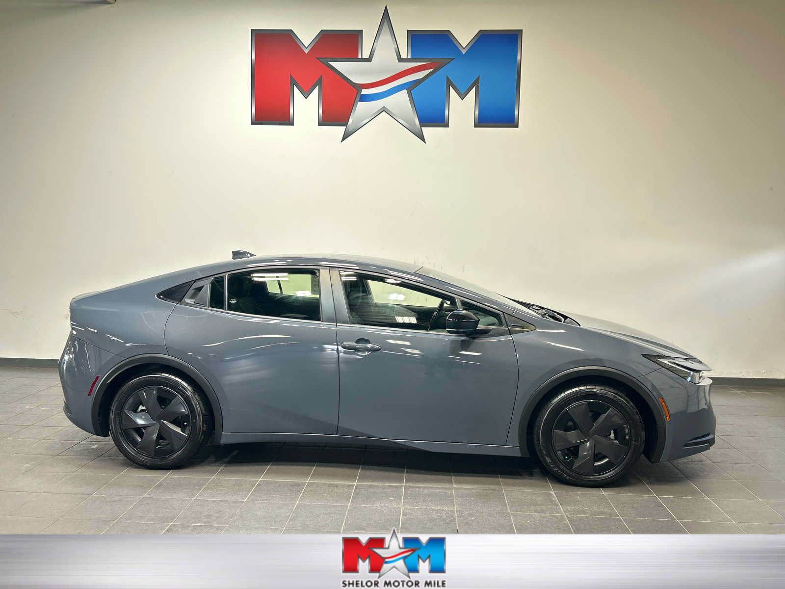 Used 2023 Toyota Prius LE FWD image 1