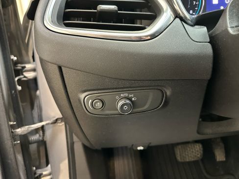 Used 2019 Chevrolet Equinox LT w/ Sun & Navigation Package AWD/4WD image 23