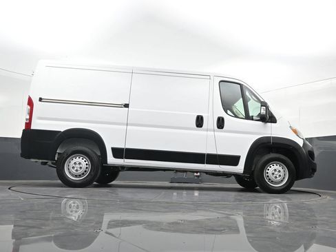 Used 2025 RAM ProMaster 2500 w/ Convenience Group FWD image 39