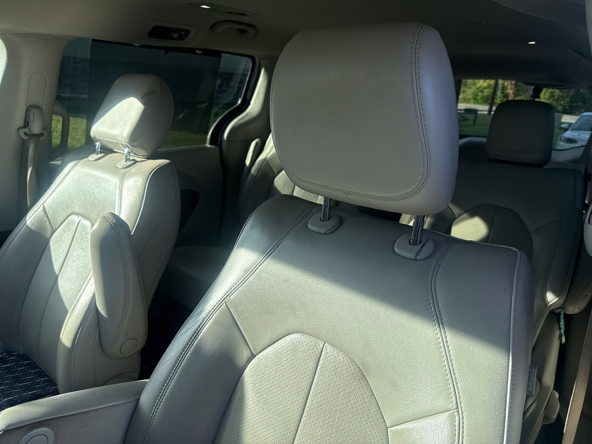 Used 2021 Chrysler Pacifica Touring-L FWD image 12