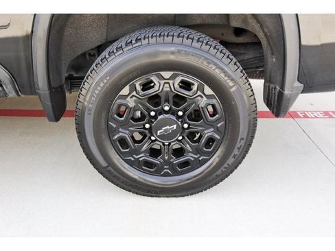 Used 2024 Chevrolet Silverado 2500 LTZ w/ LTZ Plus Package AWD/4WD image 30
