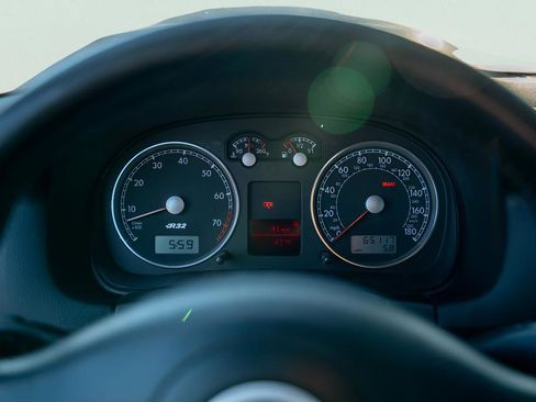 Used 2004 Volkswagen R32 image 28