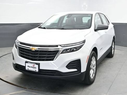 Used 2024 Chevrolet Equinox LS FWD image 2