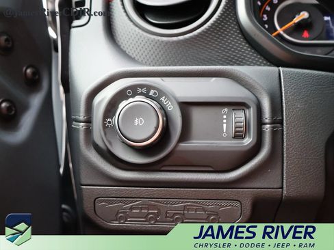 Used 2024 Jeep Wrangler Unlimited Rubicon AWD/4WD image 30