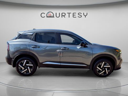 Used 2026 Nissan Kicks SV FWD image 8