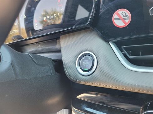 Used 2025 Chevrolet Equinox LT w/ Convenience Package II image 27