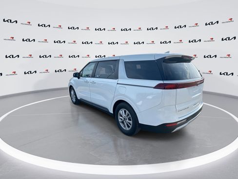 Used 2022 Kia Carnival LX FWD image 6