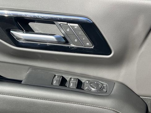 New 2026 Chevrolet Suburban Premier image 15