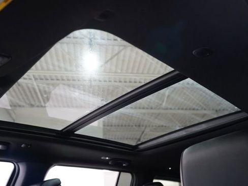 Used 2022 Jeep Wagoneer Series III w/ Premium Group I image 18