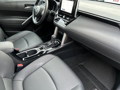 Used 2023 Toyota Corolla Cross XLE image 16
