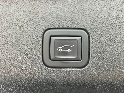 Used 2023 Chevrolet Tahoe Z71 w/ Luxury Package AWD/4WD image 12