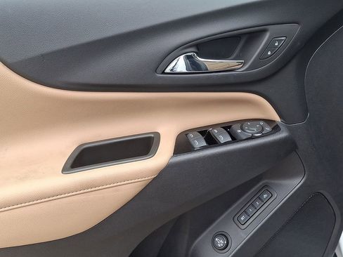 Used 2023 Chevrolet Equinox Premier image 11