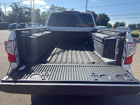Used 2018 Nissan Titan PRO-4X w/ Pro-4x Convenience Package AWD/4WD image 9