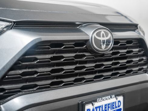 Used 2020 Toyota RAV4 LE image 12