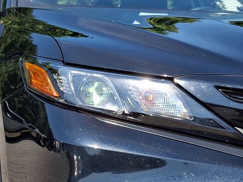 Used 2023 Toyota Camry SE FWD image 9