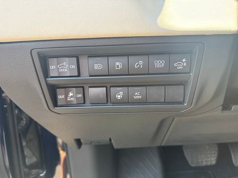 Used 2024 Toyota Tundra Capstone AWD/4WD image 20