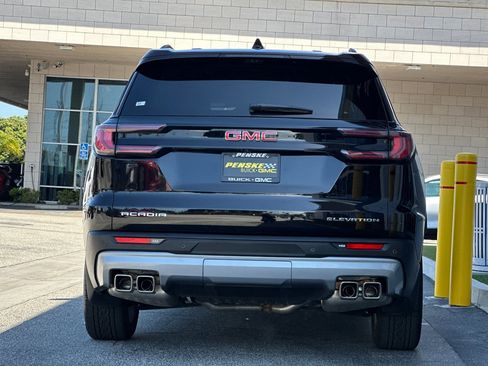 Used 2026 GMC Acadia Elevation w/ Elevation Premium Package FWD image 5