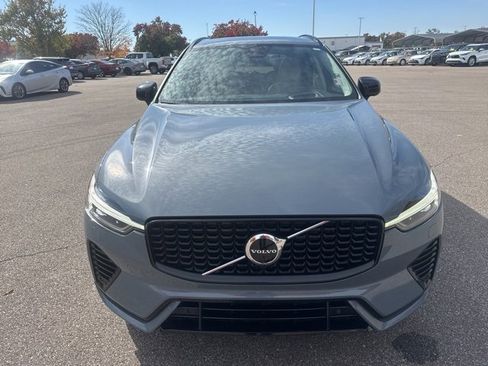 Used 2023 Volvo XC60 T8 Ultimate image 8
