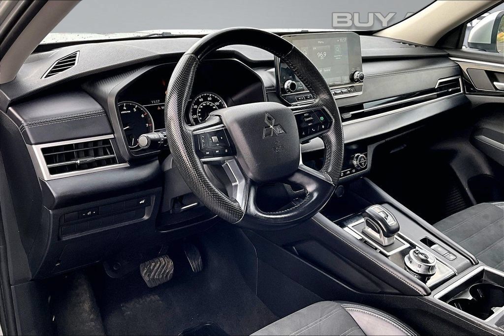 Used 2024 Mitsubishi Outlander SE AWD/4WD image 14
