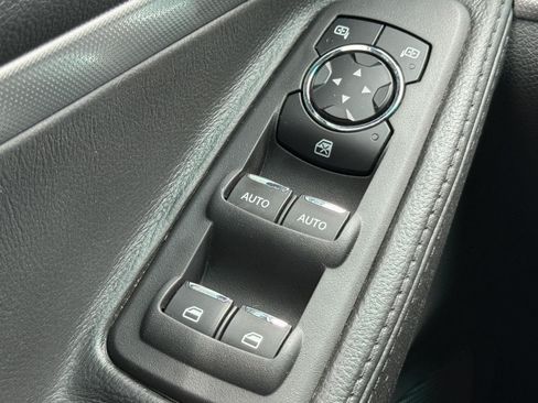 Used 2014 Ford Explorer XLT w/ Equipment Group 202A AWD/4WD image 19