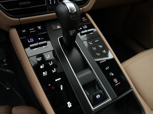 Certified 2025 Porsche Macan S AWD/4WD image 24