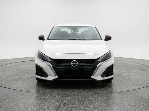 Used 2025 Nissan Altima 2.5 SV image 2