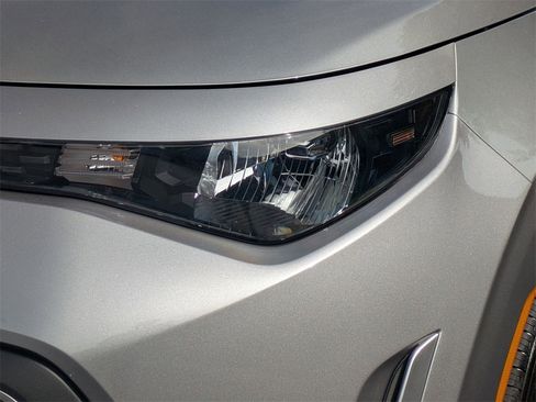 Used 2023 Kia Soul S image 7