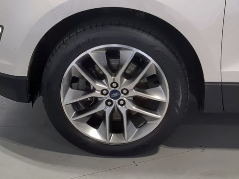 Used 2018 Ford Edge Titanium w/ Equipment Group 301A AWD/4WD image 17