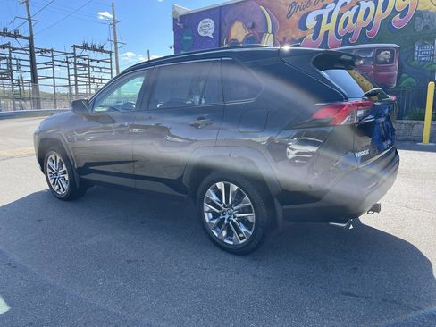 Certified 2019 Toyota RAV4 XLE Premium AWD/4WD image 3