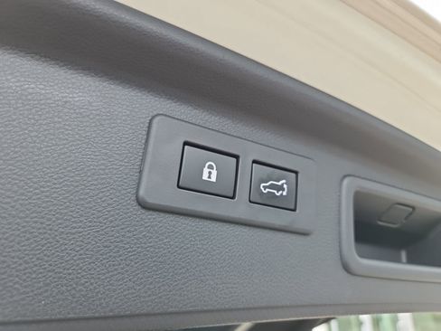 Used 2023 Subaru Forester Touring image 23