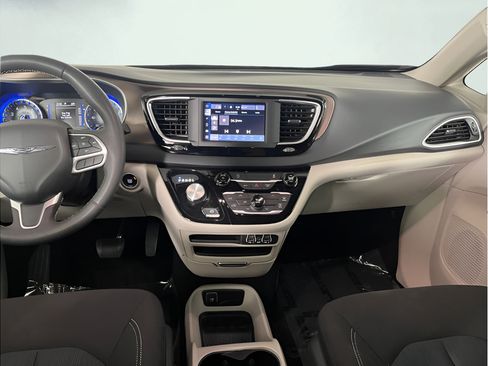 Used 2023 Chrysler Voyager LX FWD image 16