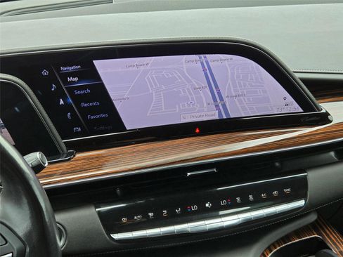 Used 2022 Cadillac Escalade Premium Luxury AWD/4WD image 18