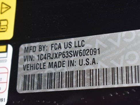 Used 2025 Jeep Wrangler Sahara 4xe AWD/4WD image 41